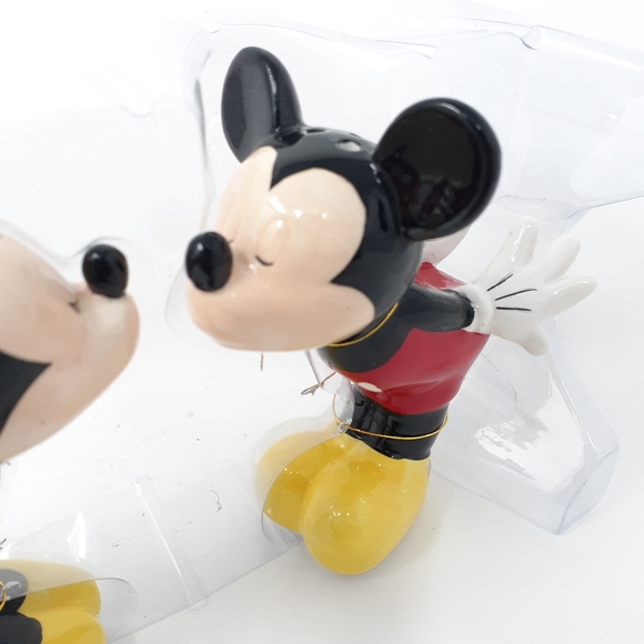 Disney MICKEY Kissing Minnie Mouse Salt & Pepper Shakers Set - Picture 3 of 8